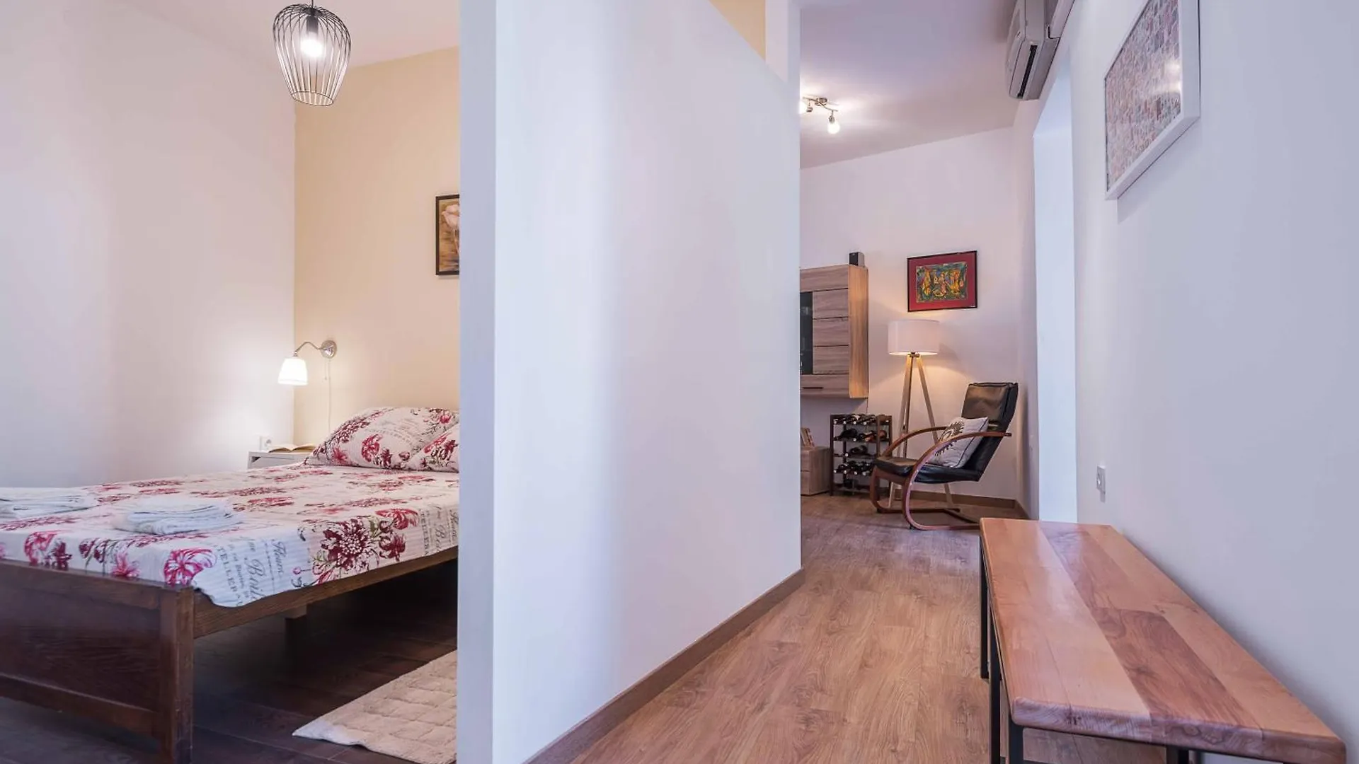 아파트 Porta Aurea Sunny Studio PUY